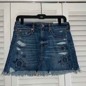American Eagle Denim Skirt (size 4)